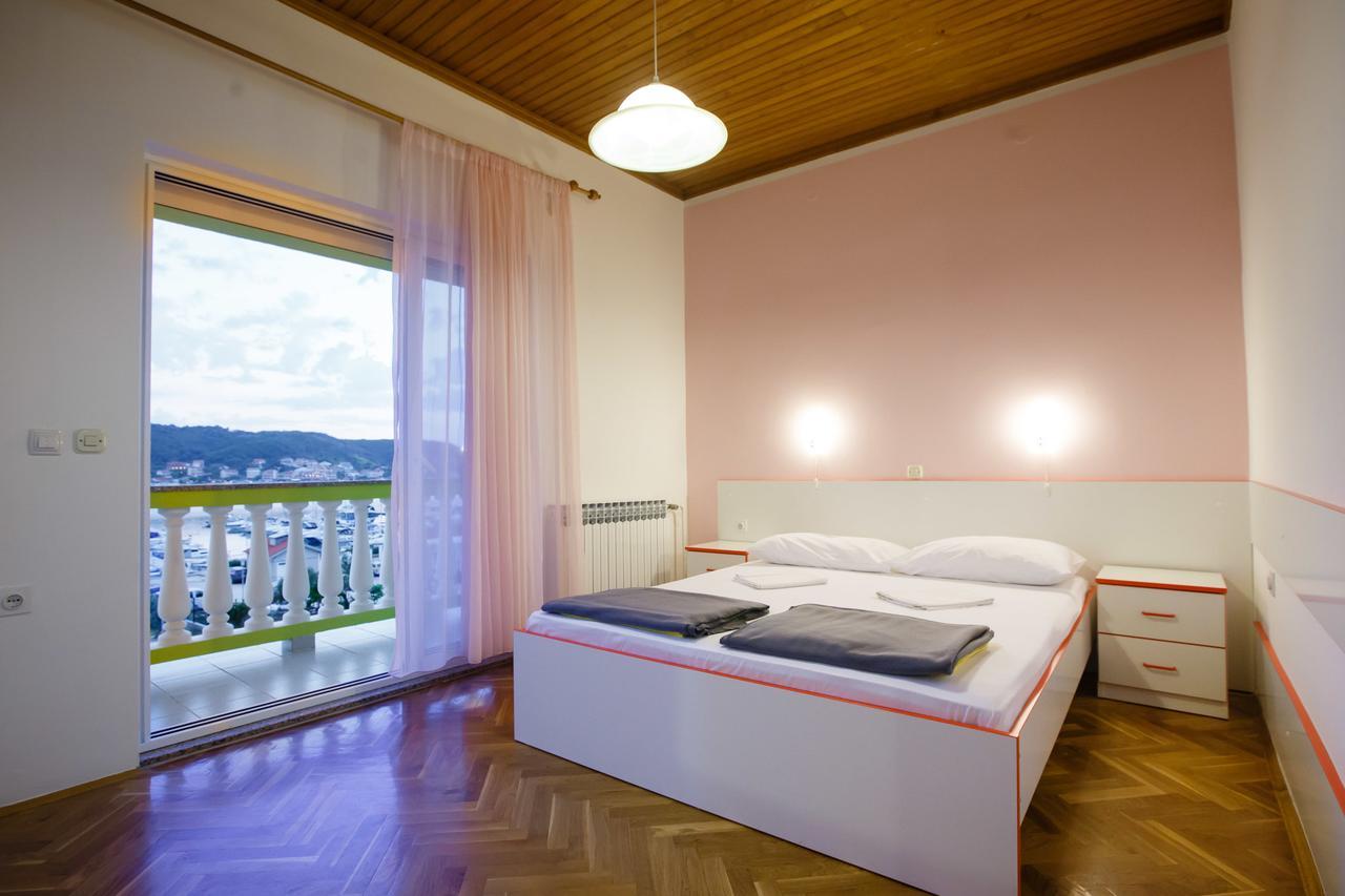 Apartments Slavko Supetarska Draga Esterno foto
