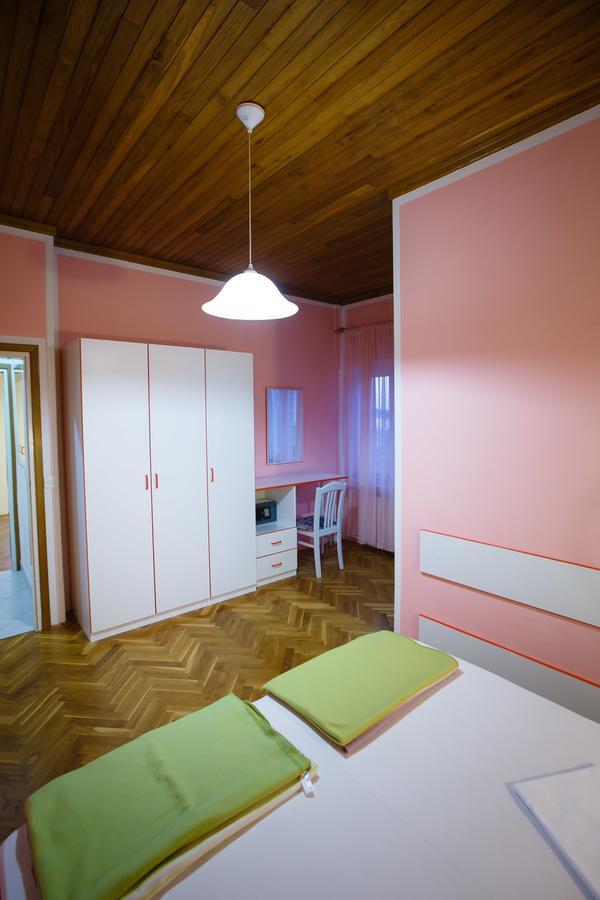 Apartments Slavko Supetarska Draga Esterno foto