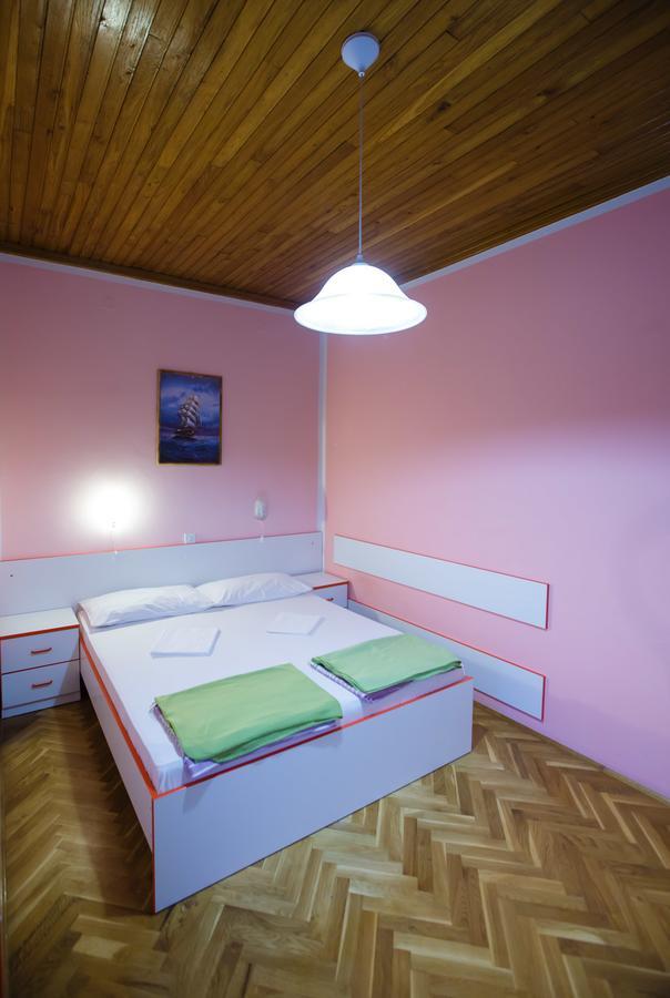 Apartments Slavko Supetarska Draga Esterno foto